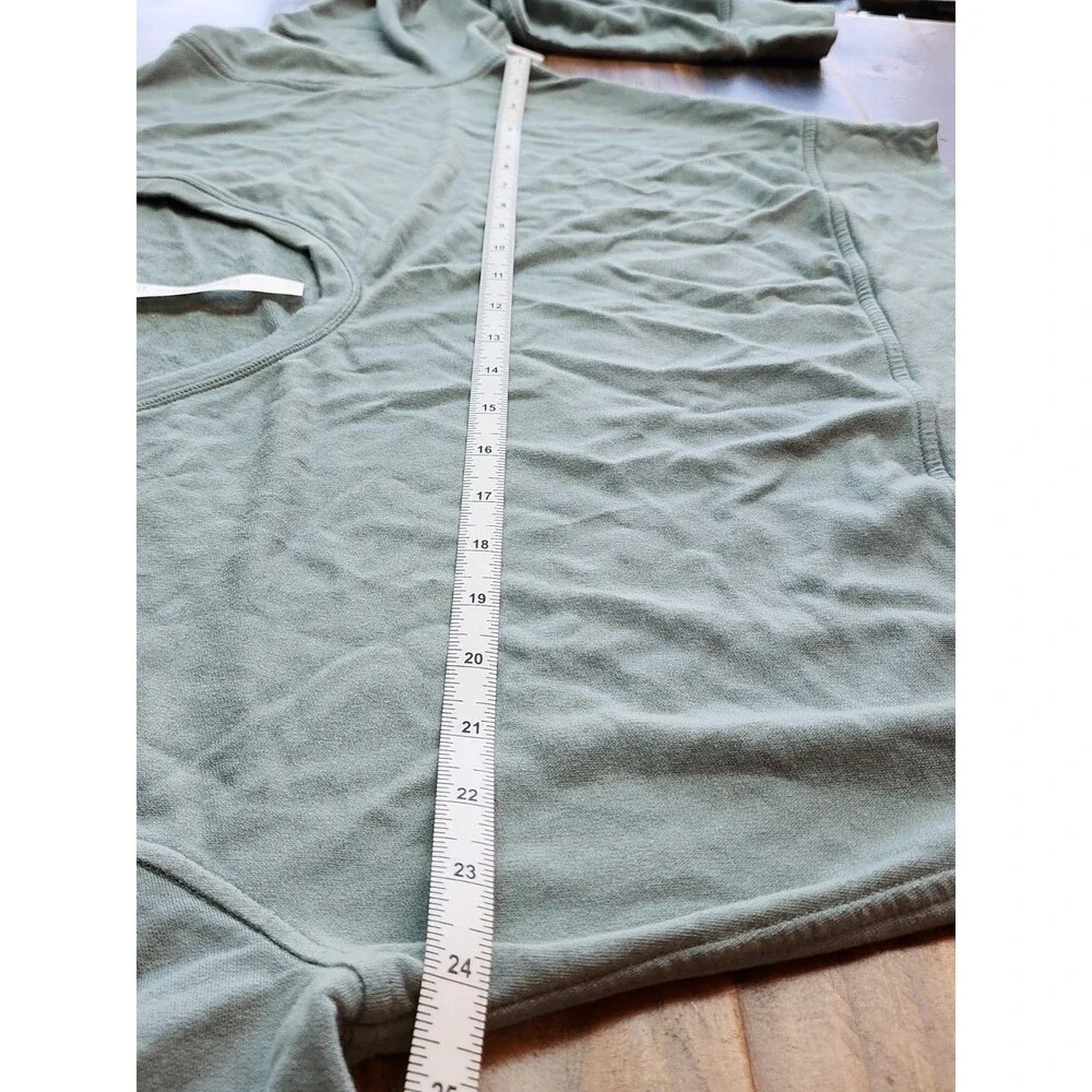 Lululemon NWOT Oversized Cropped Long Sleeve Sage Green Sweatshirt Sz Small